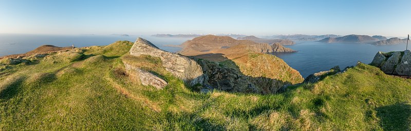 Runde Výhled na ostrov ze severní strany – za mými zády se dalo ještě pokračovat k majáku Nikon D800, ohnisko 28 mm, ISO 200, f/14, čas 1/100 s, korekce +1/3 EV, bez blesku © Michal Krause